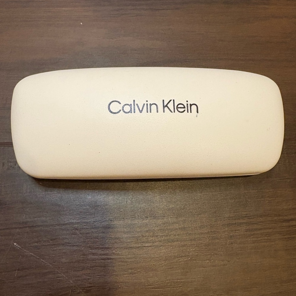 Calvin Klein White Beige Eye/Sunglasses Case